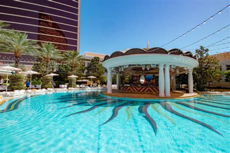 The Ultimate Guide to Las Vegas’ Sexiest Topless Pools